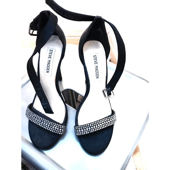 🔥2/$20 Steve Madden strappy sandals w/rhinestones - Picture 2 of 5